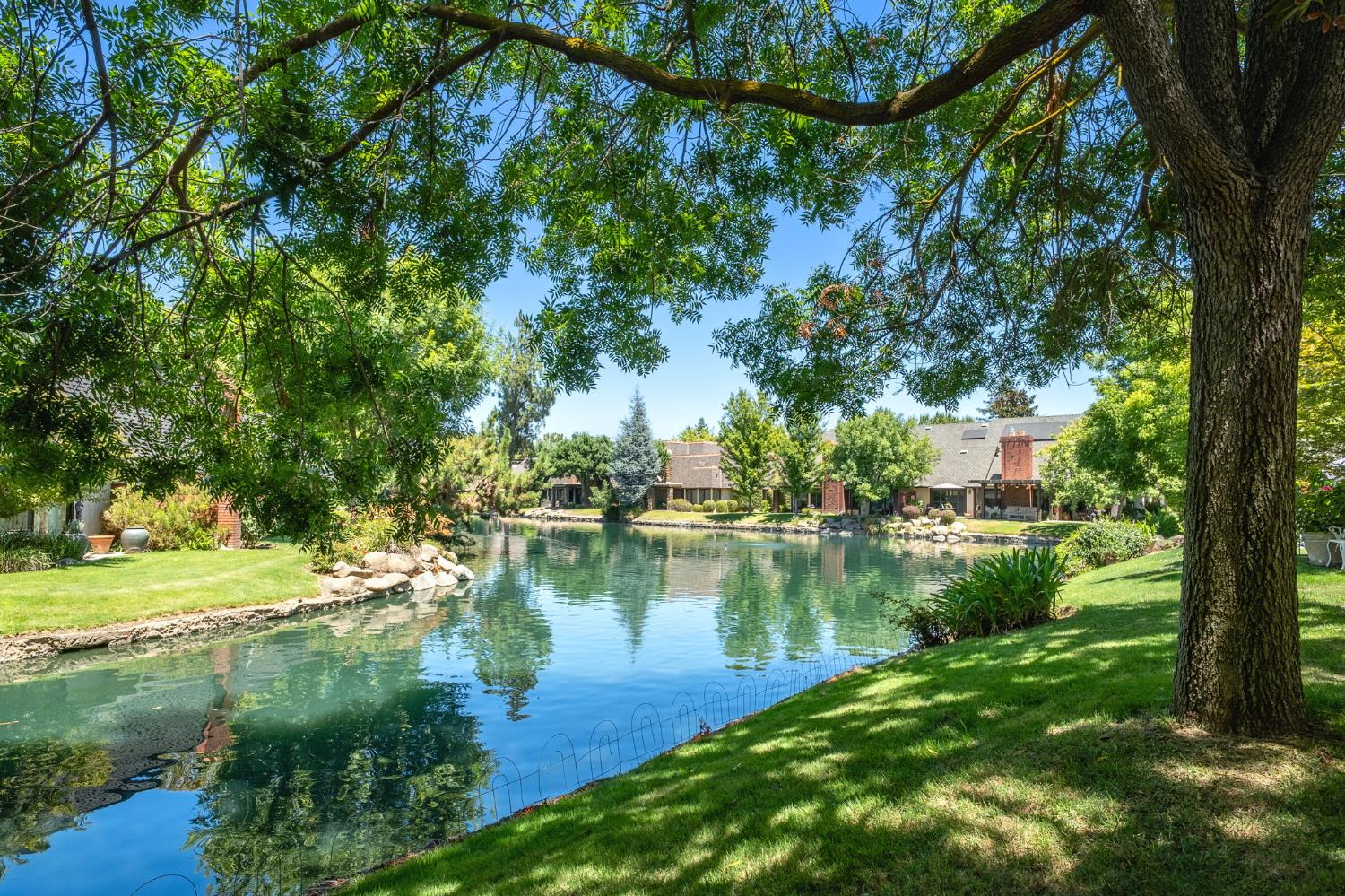 2888 W Kensington Ln, Fresno, CA 93711