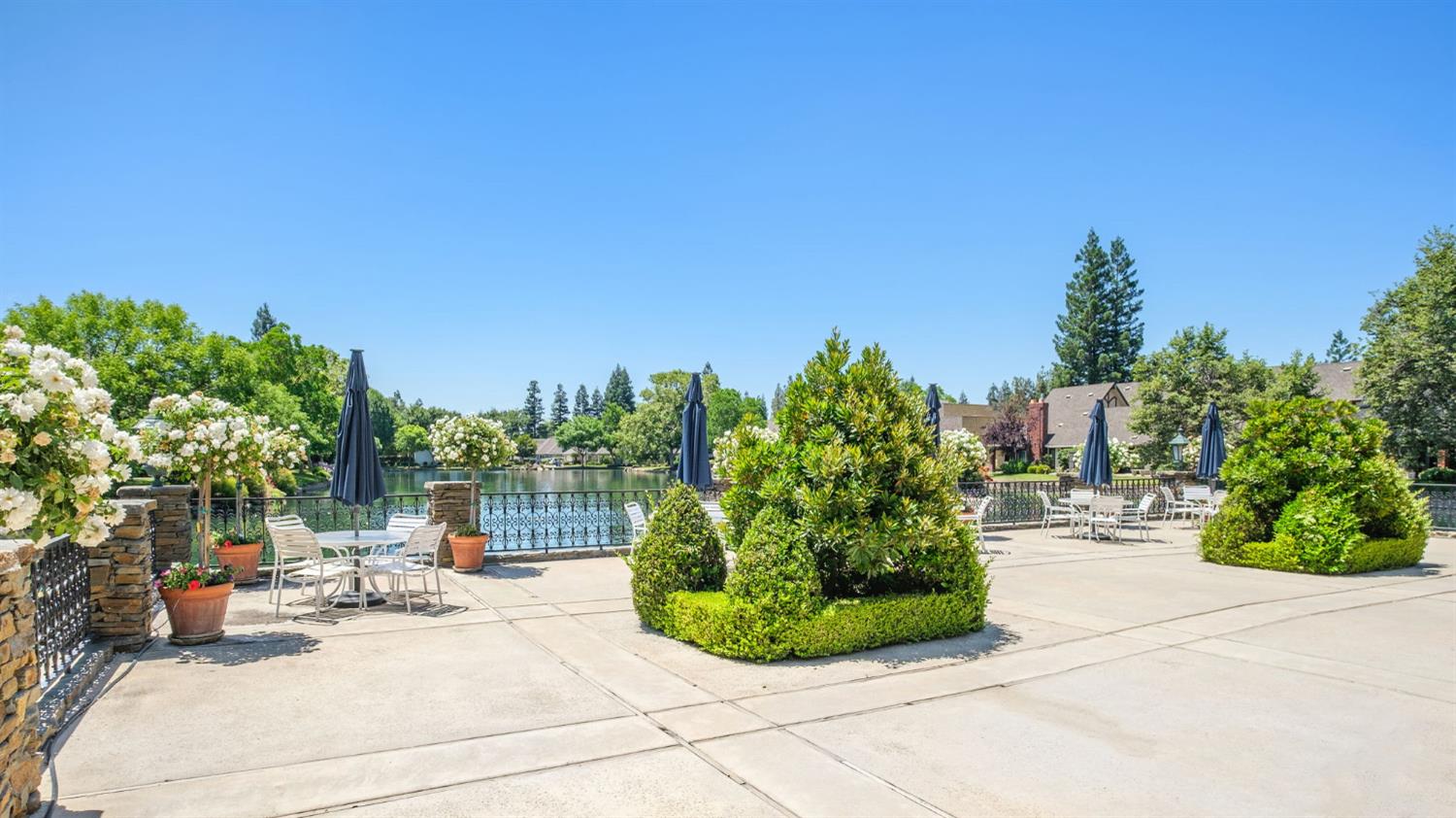 2888 W Kensington Ln, Fresno, CA 93711