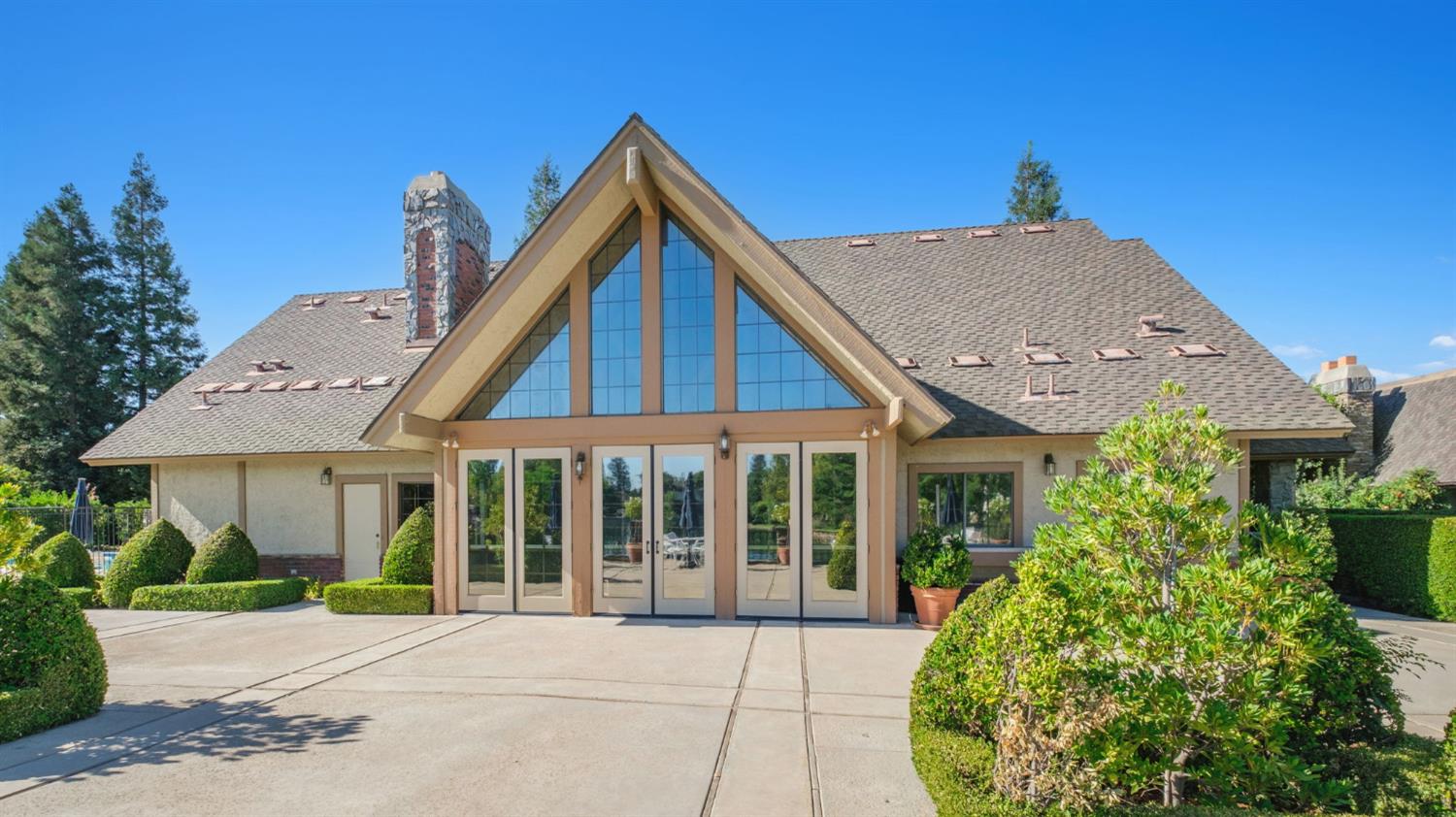 2888 W Kensington Ln, Fresno, CA 93711