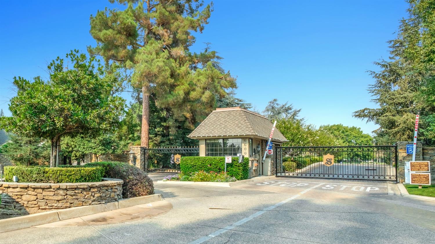 2888 W Kensington Ln, Fresno, CA 93711