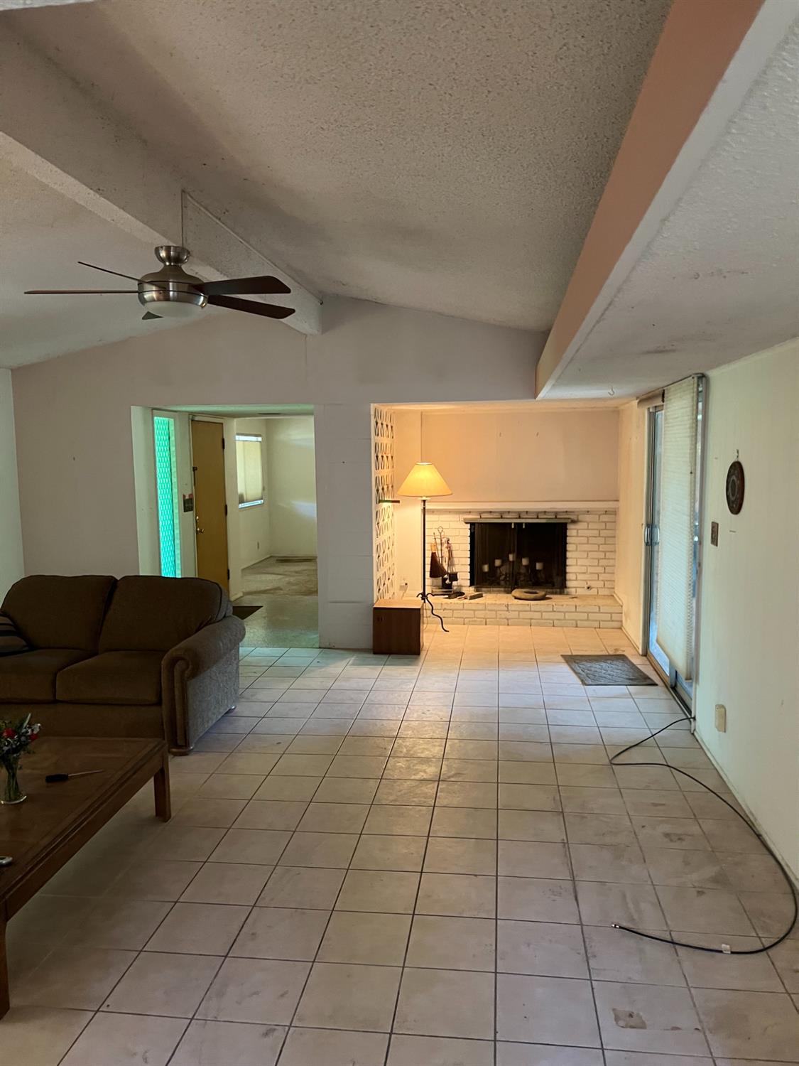 5493 N Roosevelt, Fresno, CA 93704