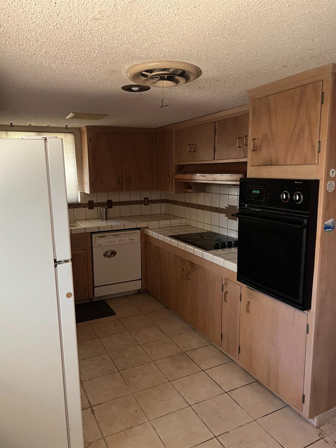 5493 N Roosevelt, Fresno, CA 93704