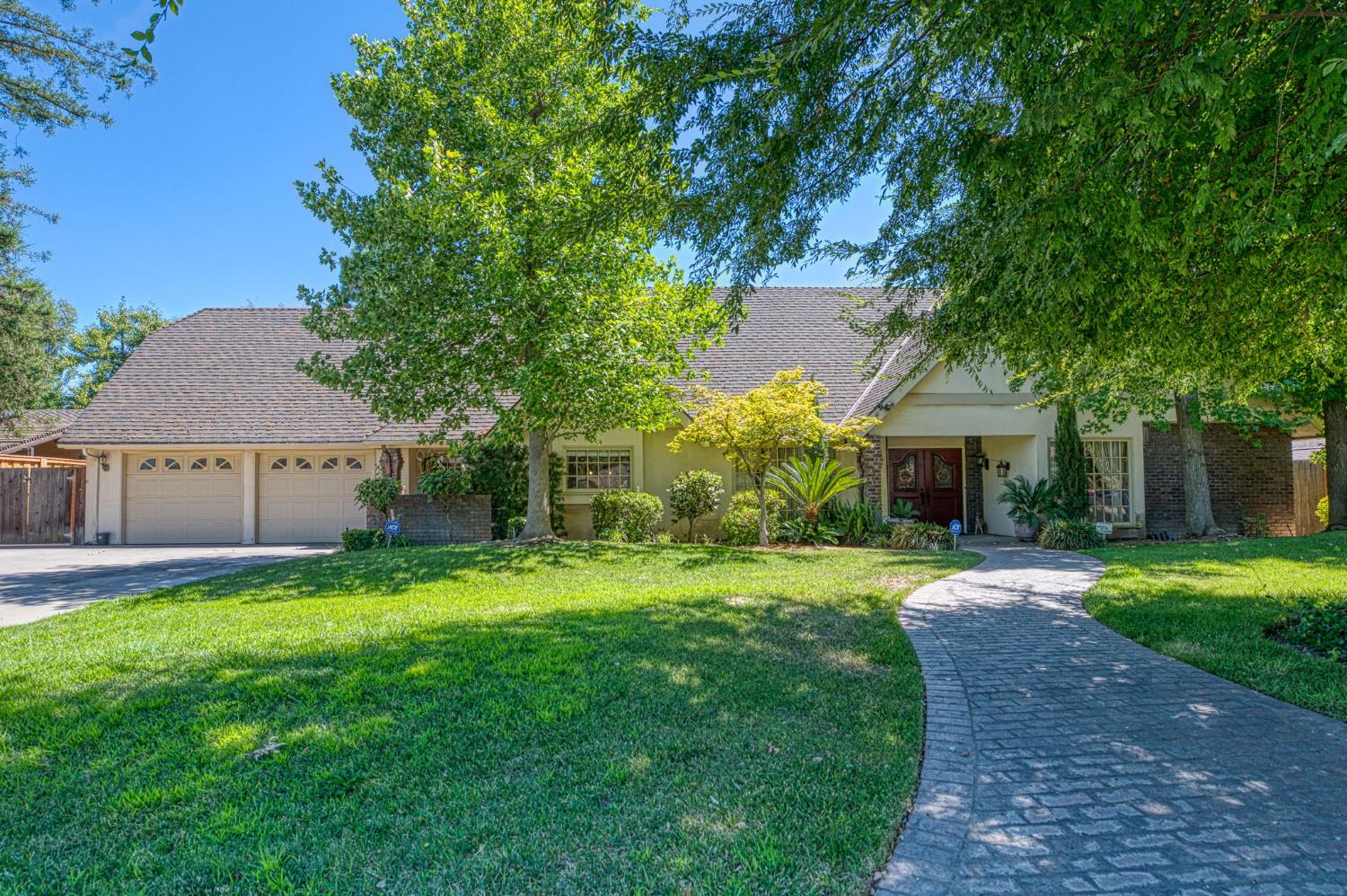 2677 W Wrenwood Ave, Fresno, CA 93711