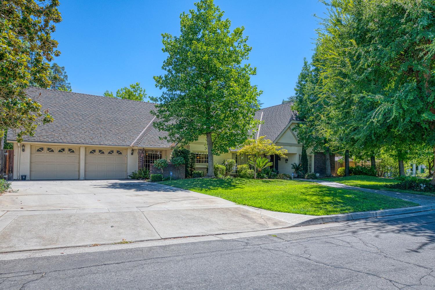 2677 W Wrenwood Ave, Fresno, CA 93711
