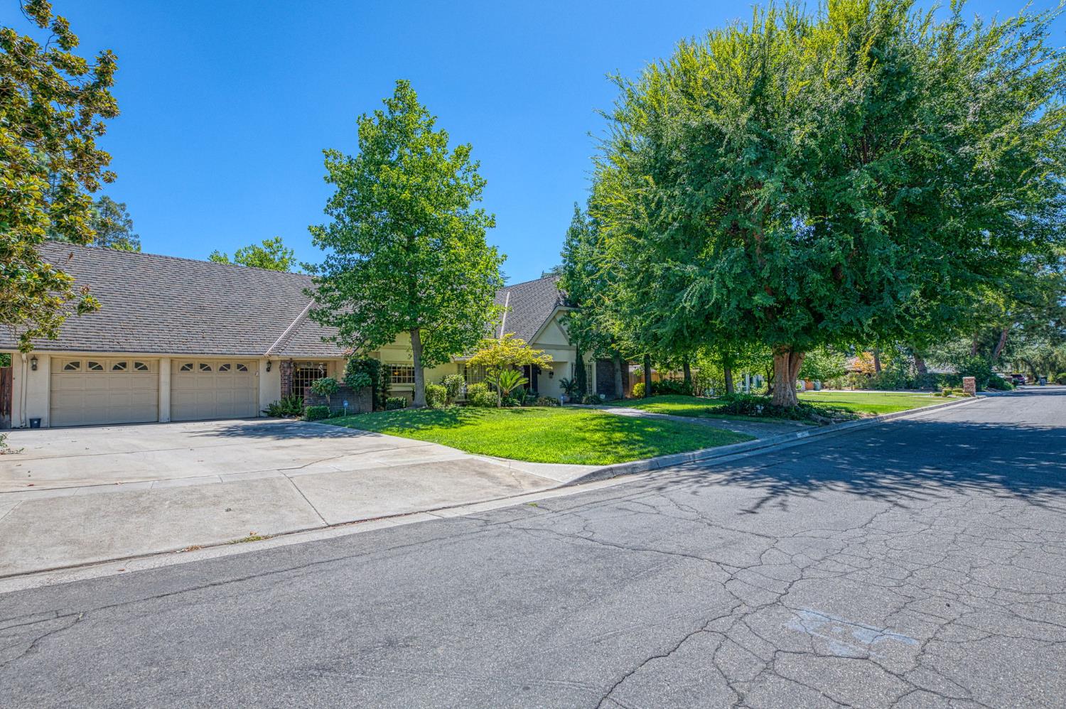 2677 W Wrenwood Ave, Fresno, CA 93711