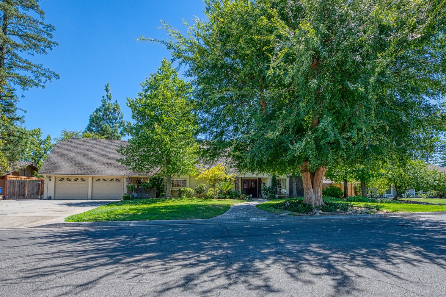 2677 W Wrenwood Ave, Fresno, CA 93711