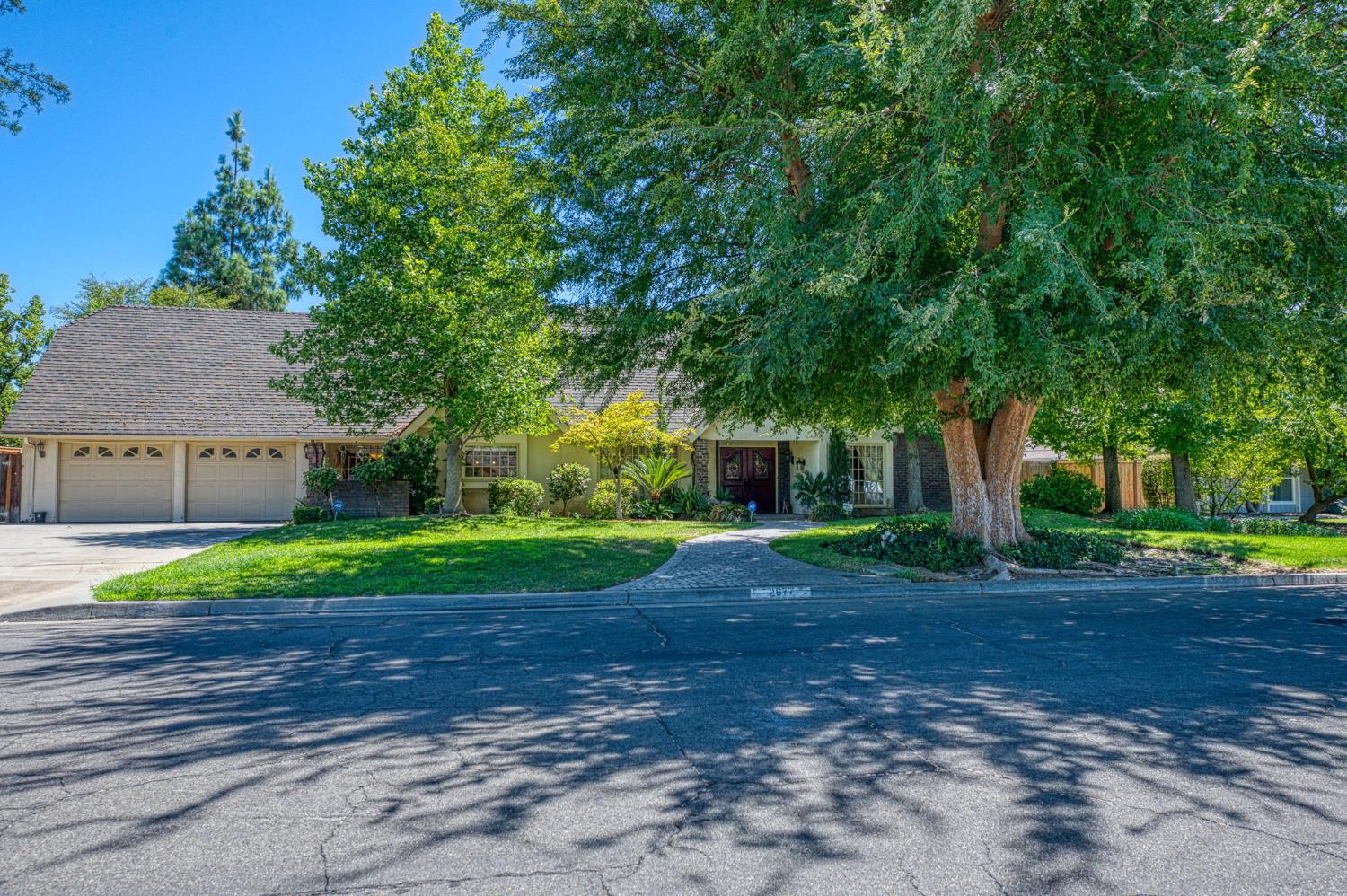 2677 W Wrenwood Ave, Fresno, CA 93711