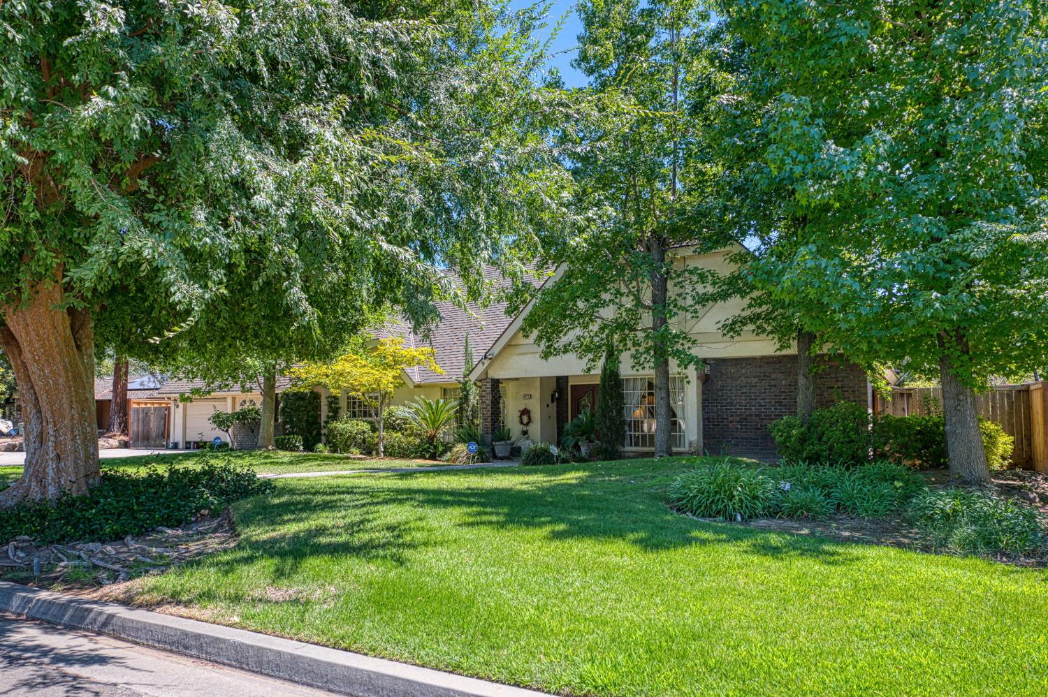 2677 W Wrenwood Ave, Fresno, CA 93711
