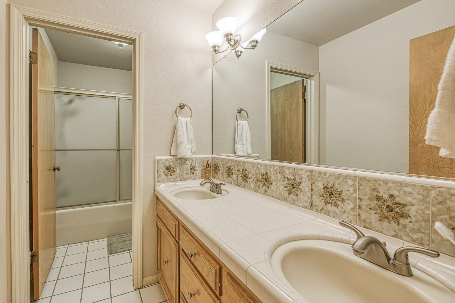 2677 W Wrenwood Ave, Fresno, CA 93711