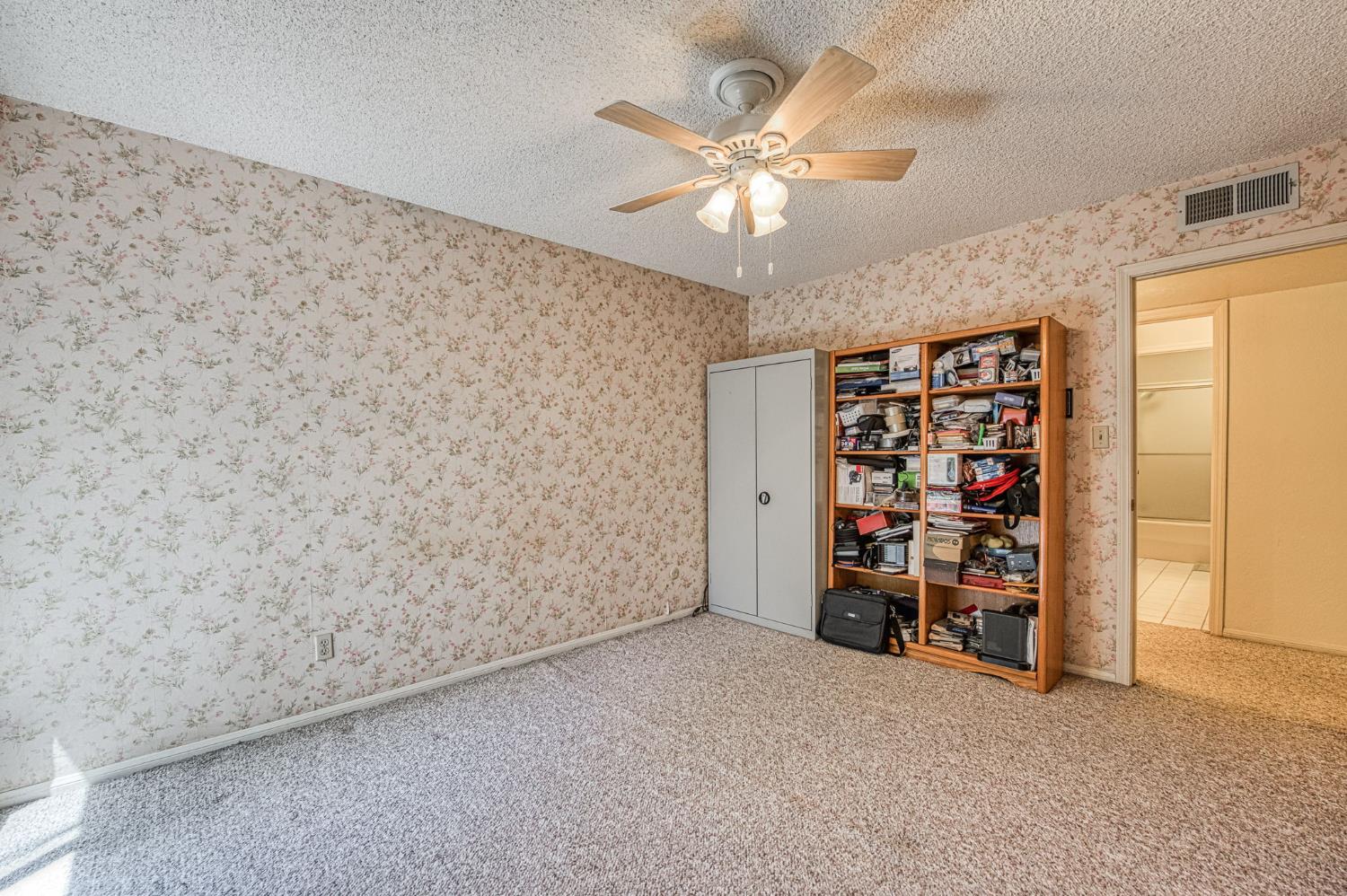2677 W Wrenwood Ave, Fresno, CA 93711