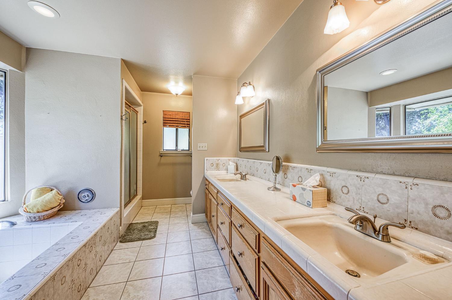 2677 W Wrenwood Ave, Fresno, CA 93711