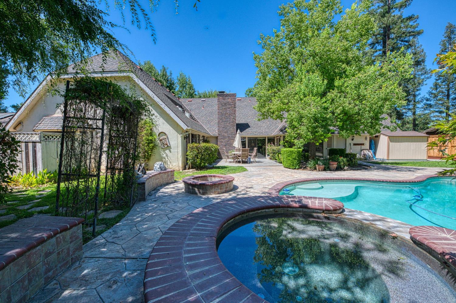 2677 W Wrenwood Ave, Fresno, CA 93711