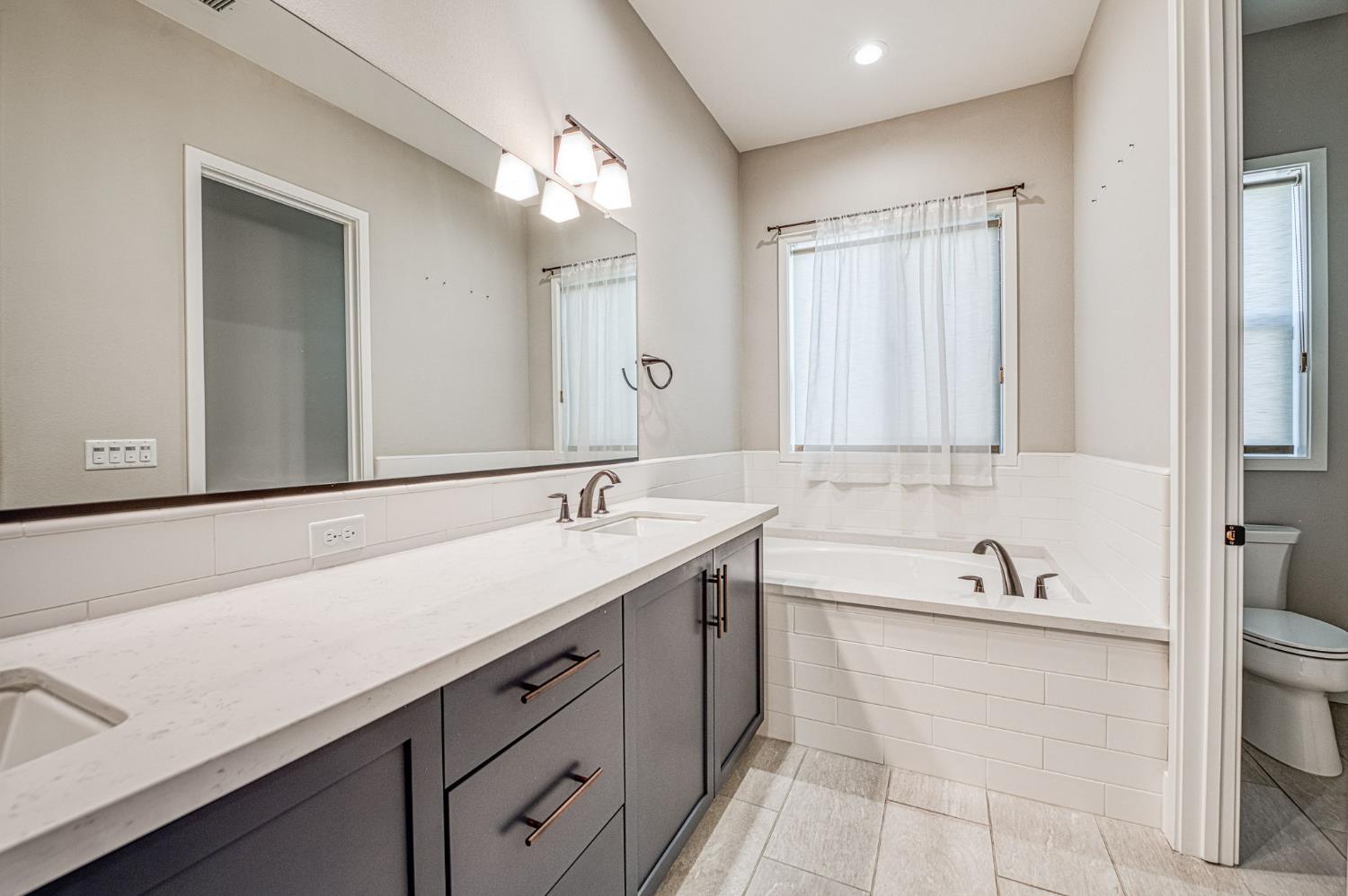 4721 Overstone Ave, Madera, CA 93636