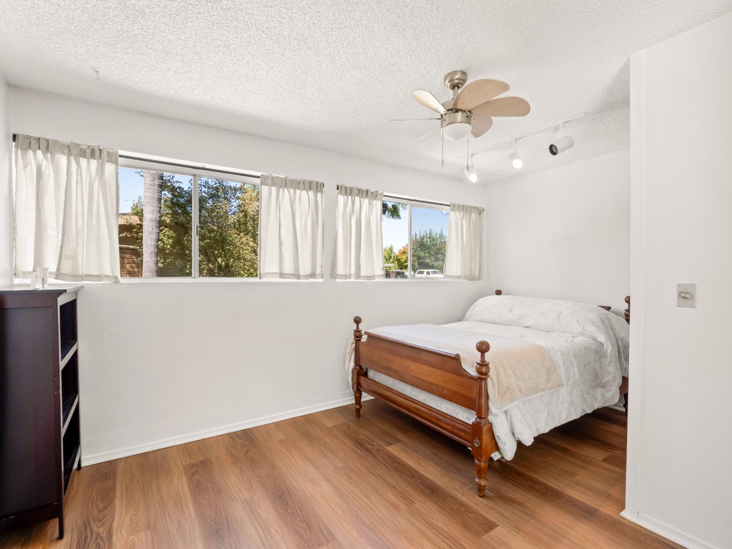1486 W Roberts Ave, Fresno, CA 93711