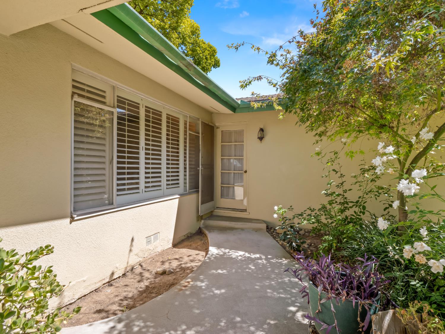 1486 W Roberts Ave, Fresno, CA 93711