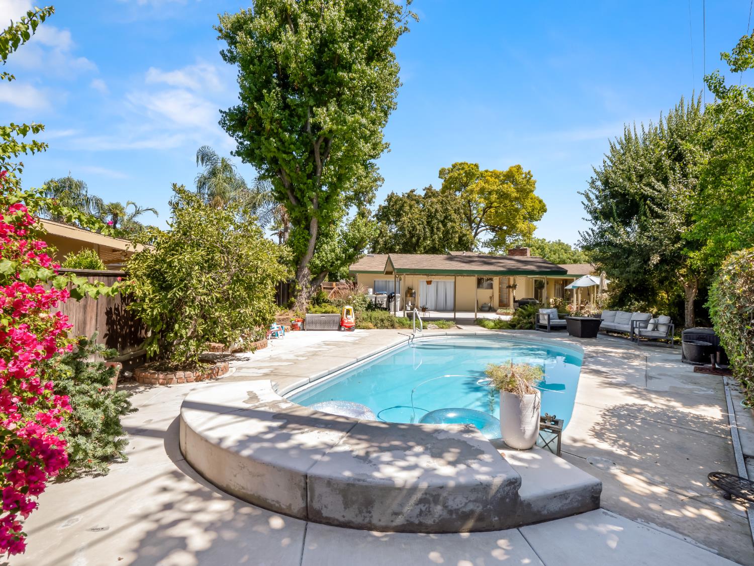 1486 W Roberts Ave, Fresno, CA 93711