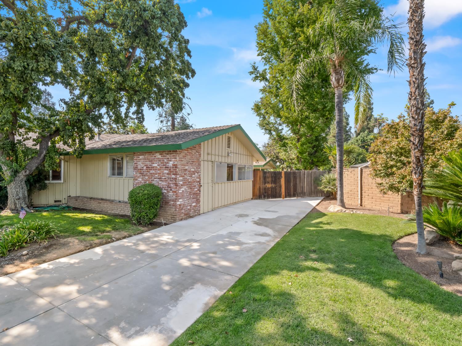 1486 W Roberts Ave, Fresno, CA 93711