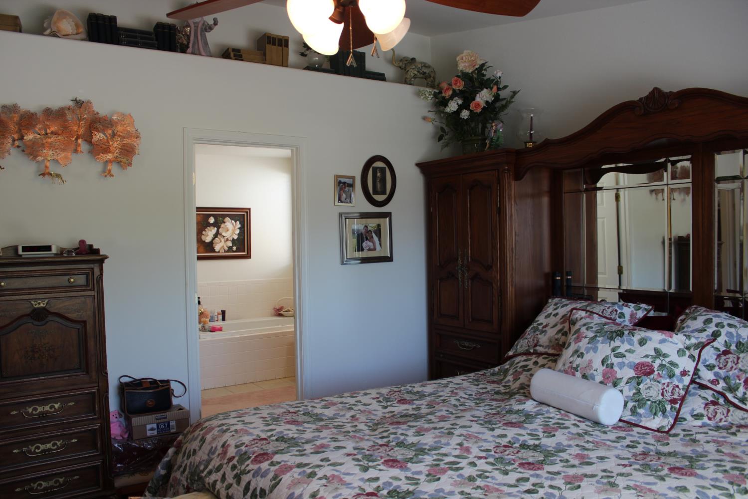 229 Lake St, Kingsburg, CA 93631