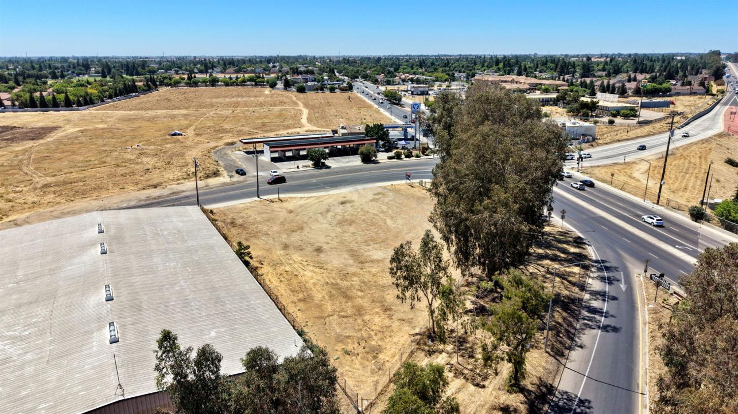 3998 N Parkway Ave, Fresno, CA 93722