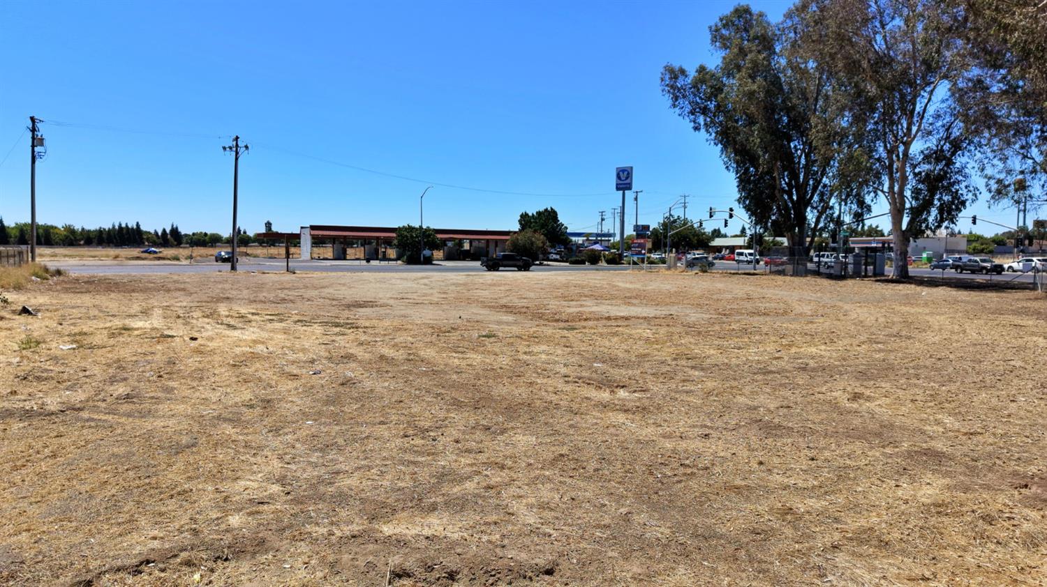 3998 N Parkway Ave, Fresno, CA 93722
