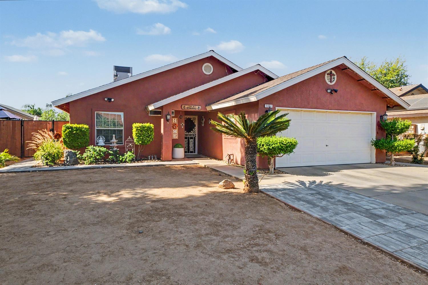 1431 Souza St, Orange Cove, CA 93646