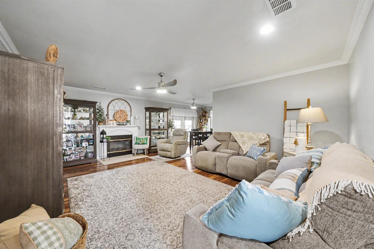 1431 Souza St, Orange Cove, CA 93646