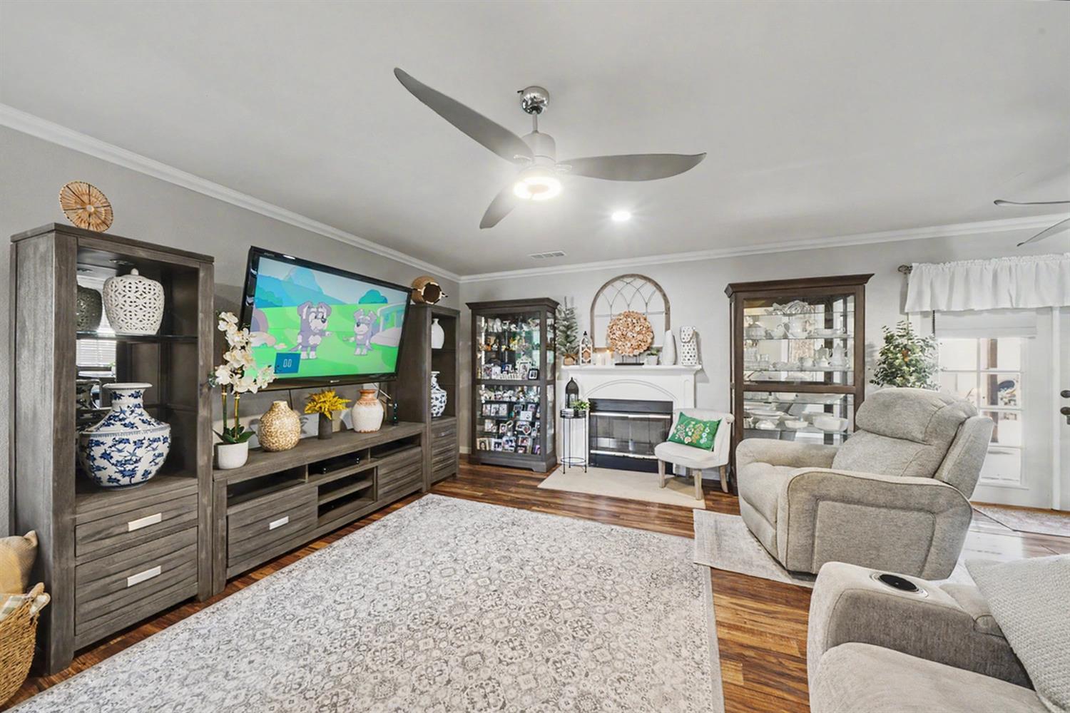 1431 Souza St, Orange Cove, CA 93646