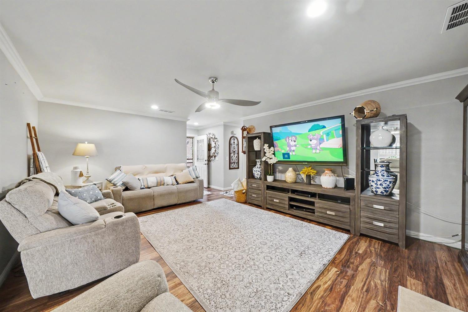 1431 Souza St, Orange Cove, CA 93646