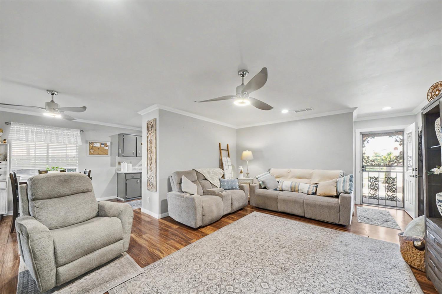 1431 Souza St, Orange Cove, CA 93646