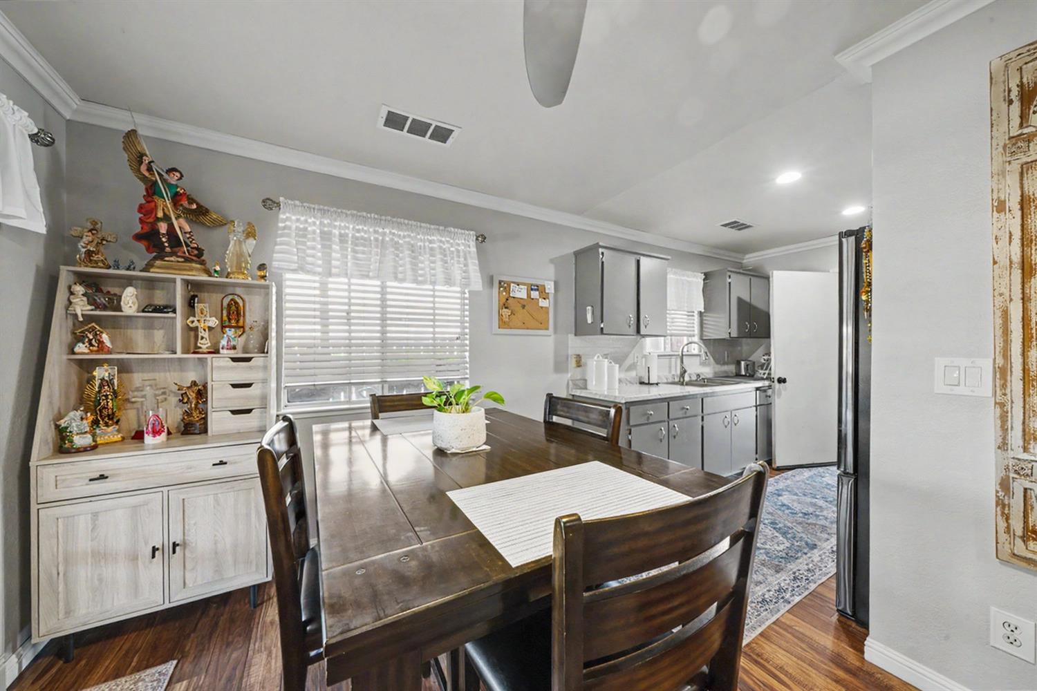 1431 Souza St, Orange Cove, CA 93646