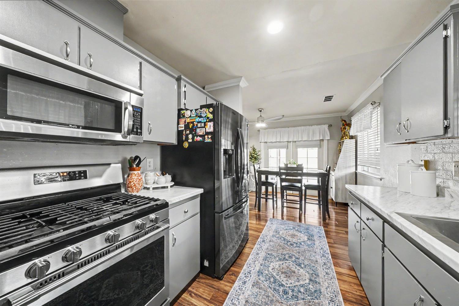 1431 Souza St, Orange Cove, CA 93646