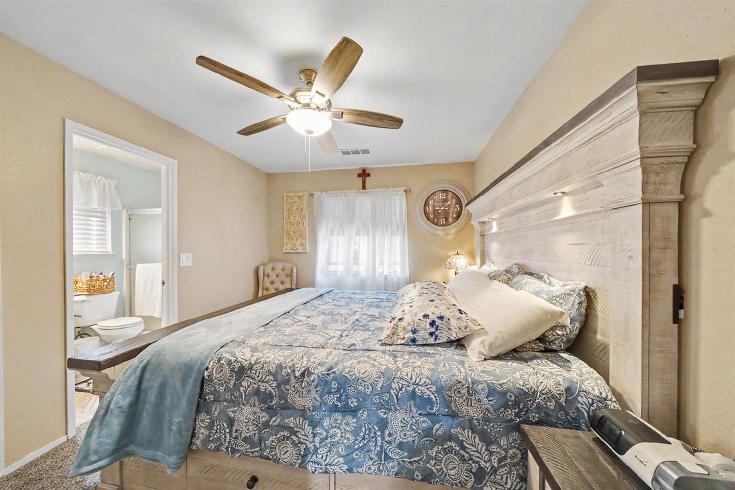 1431 Souza St, Orange Cove, CA 93646