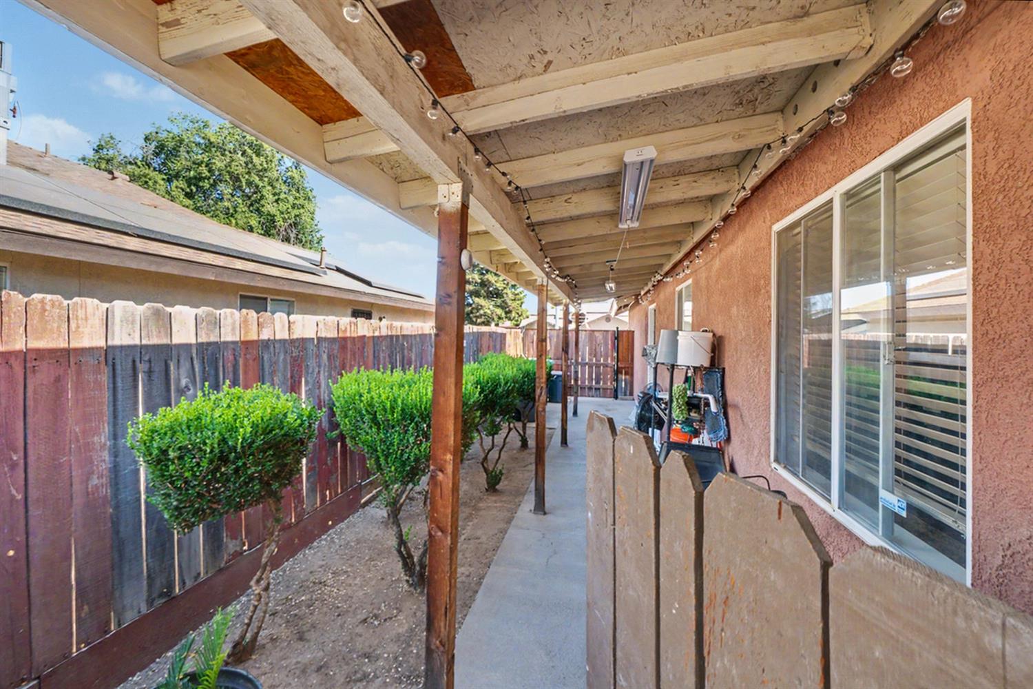 1431 Souza St, Orange Cove, CA 93646