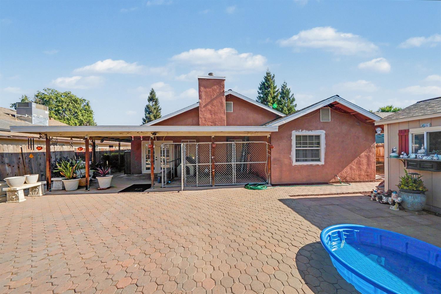 1431 Souza St, Orange Cove, CA 93646