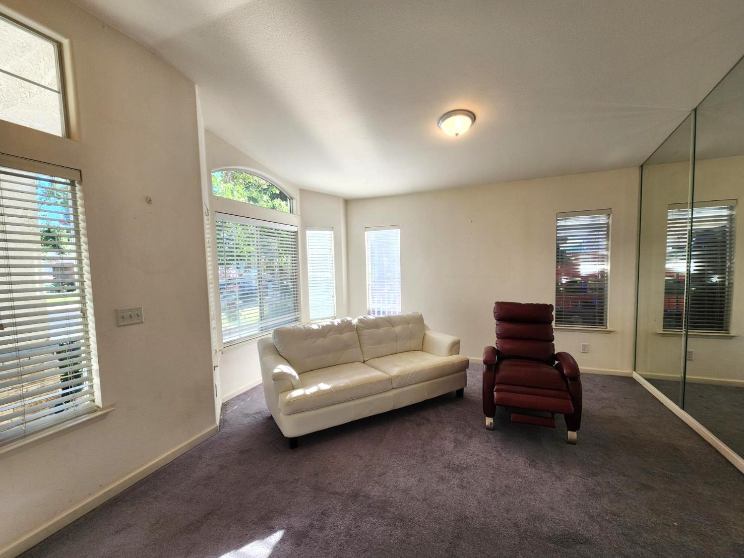 5615 W Pine Ave, Fresno, CA 93722