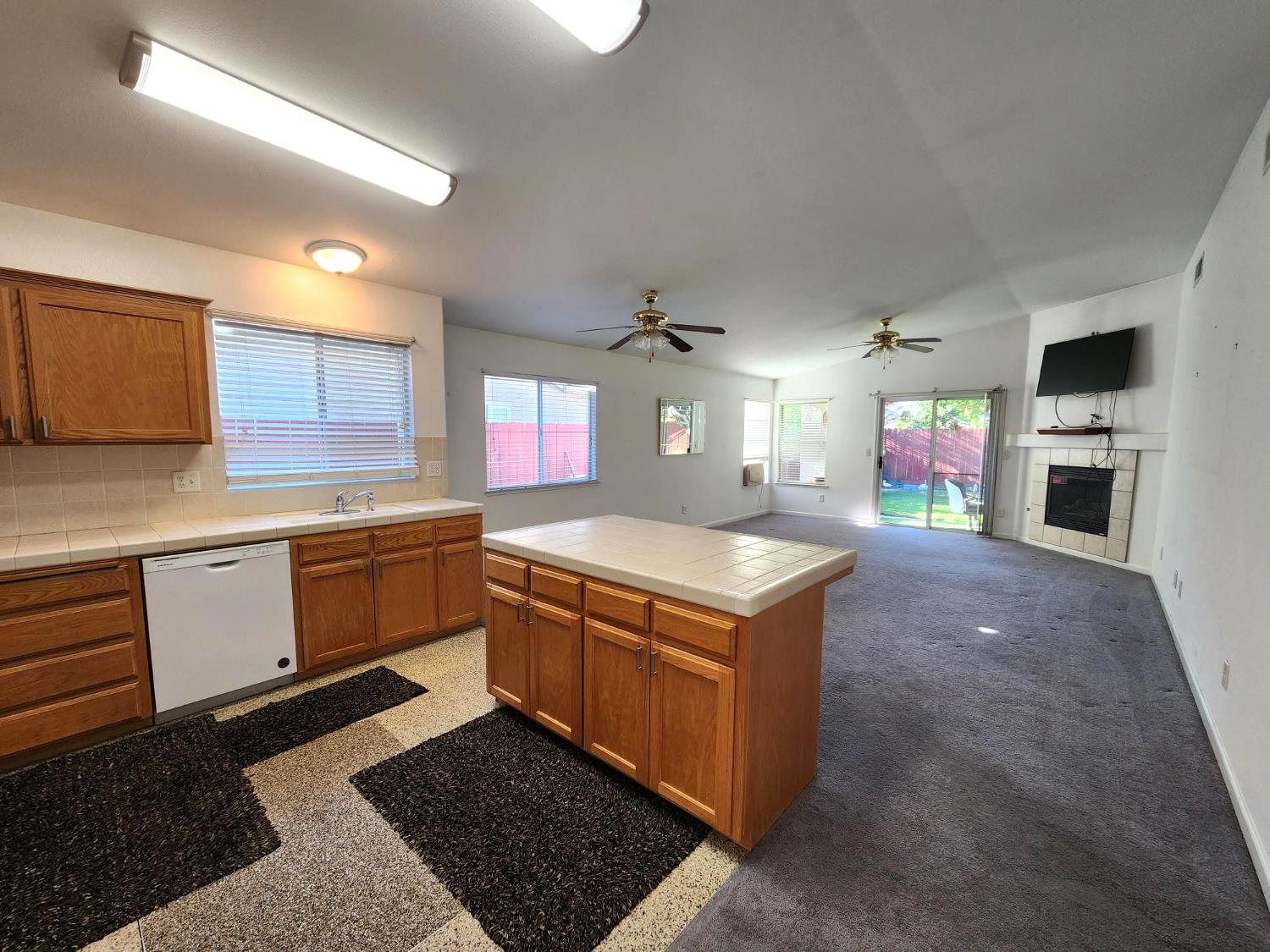 5615 W Pine Ave, Fresno, CA 93722