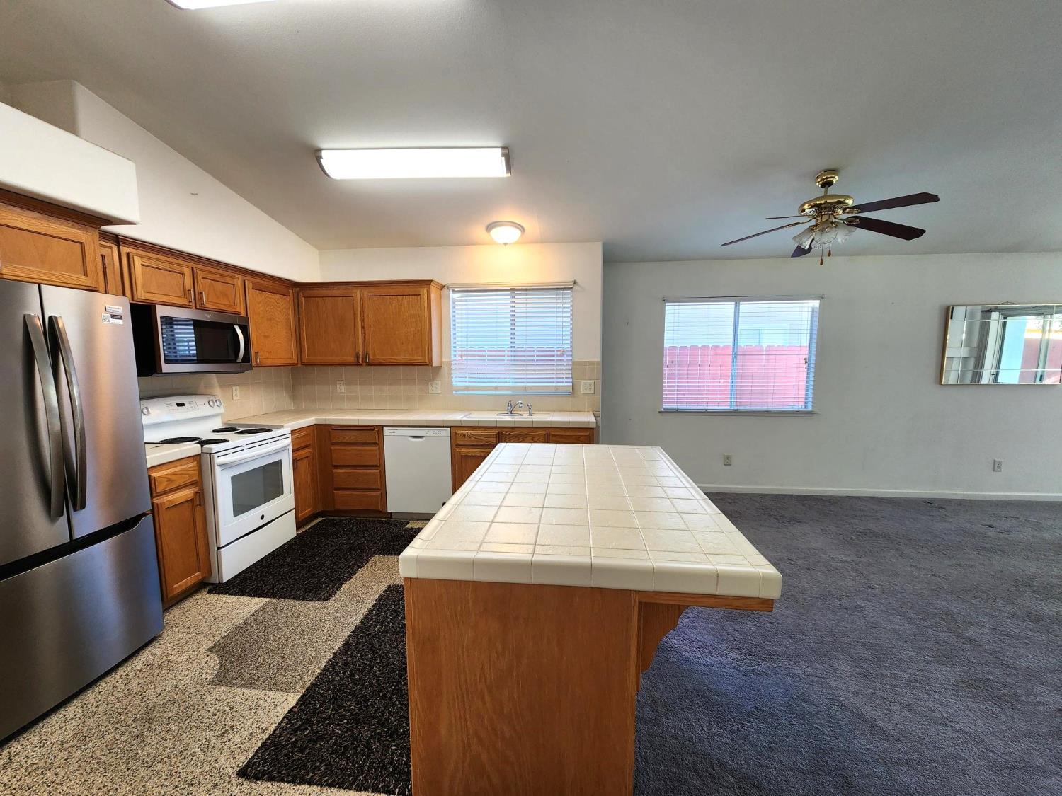 5615 W Pine Ave, Fresno, CA 93722