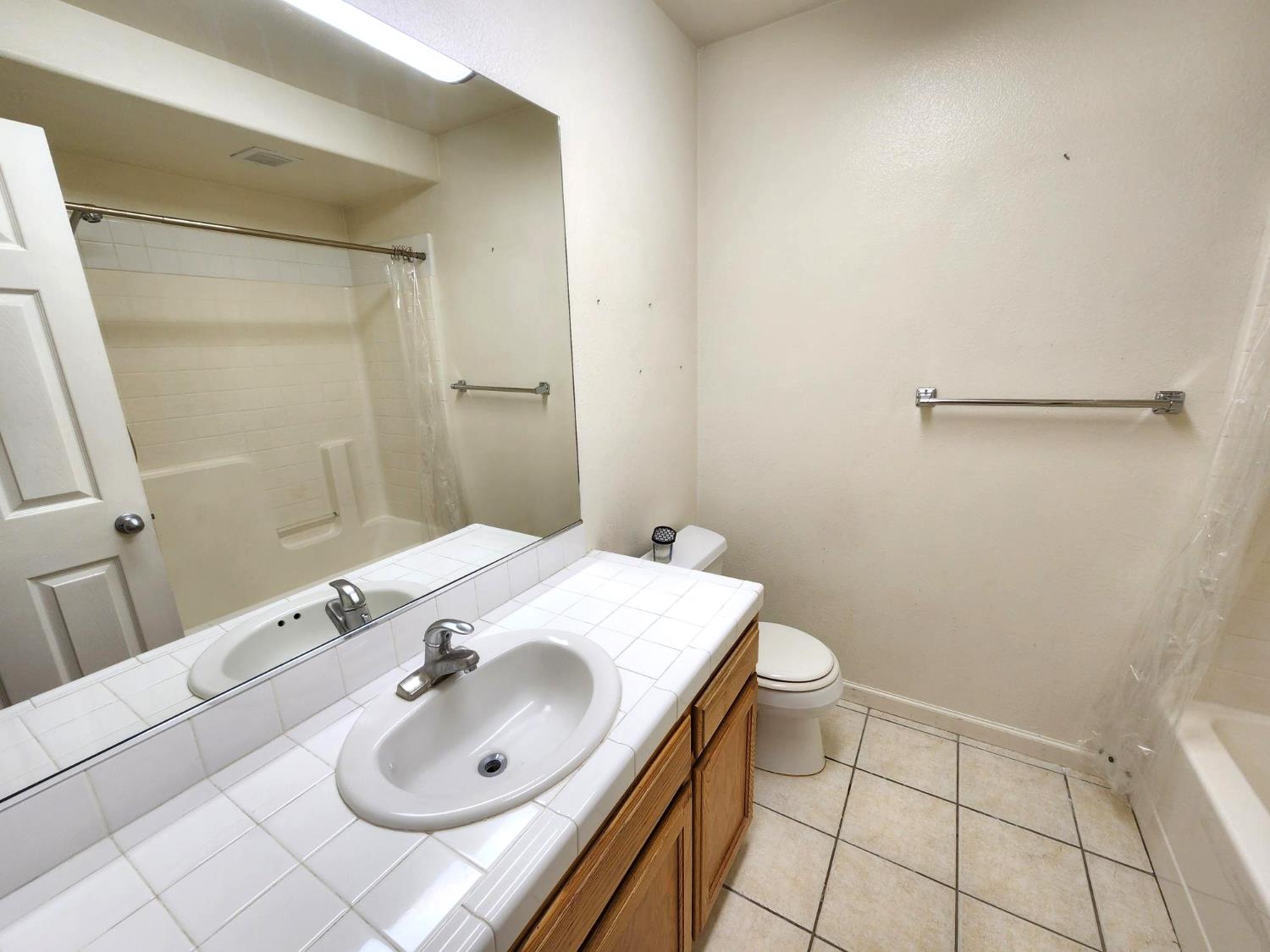 5615 W Pine Ave, Fresno, CA 93722