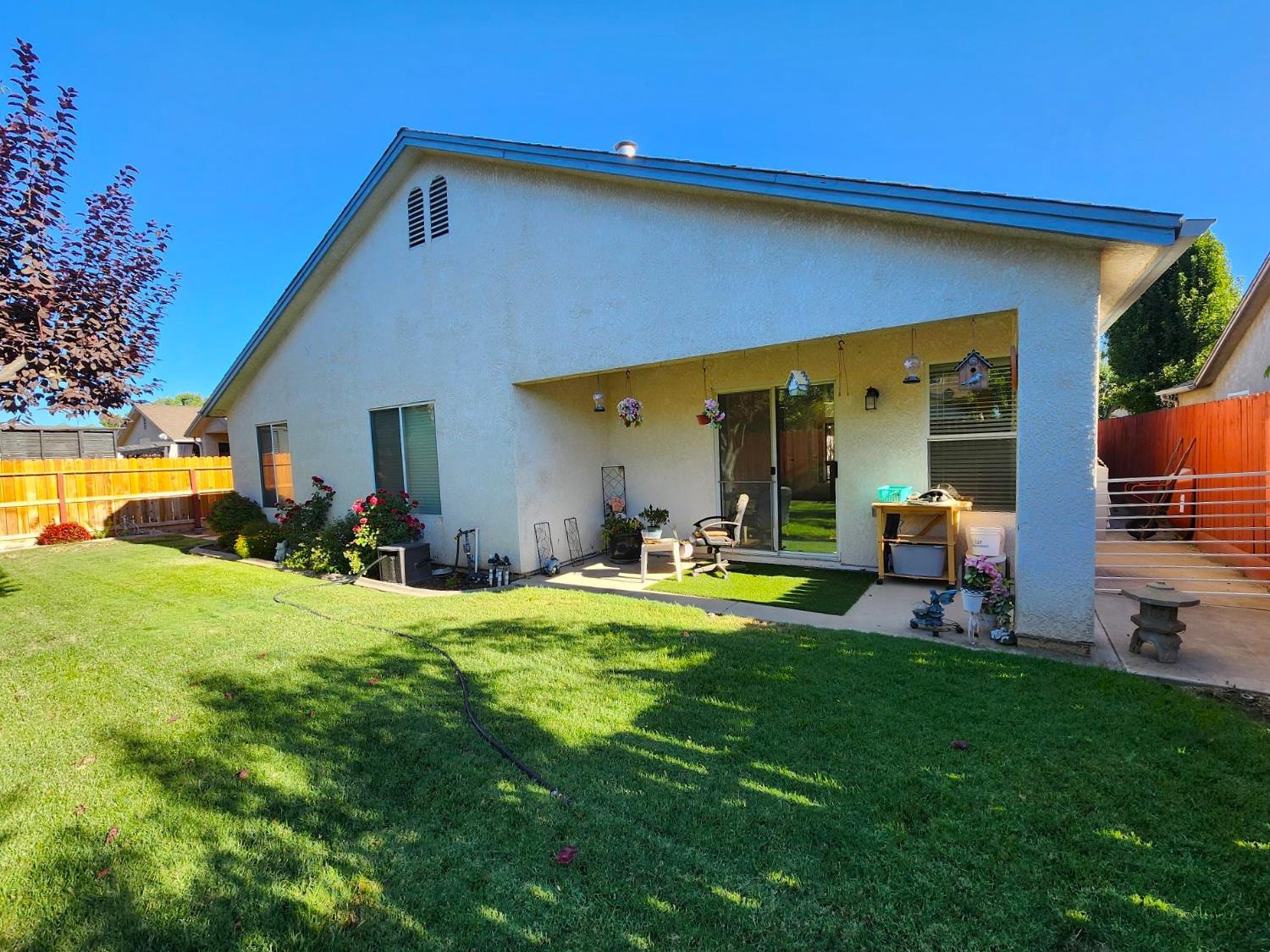 5615 W Pine Ave, Fresno, CA 93722
