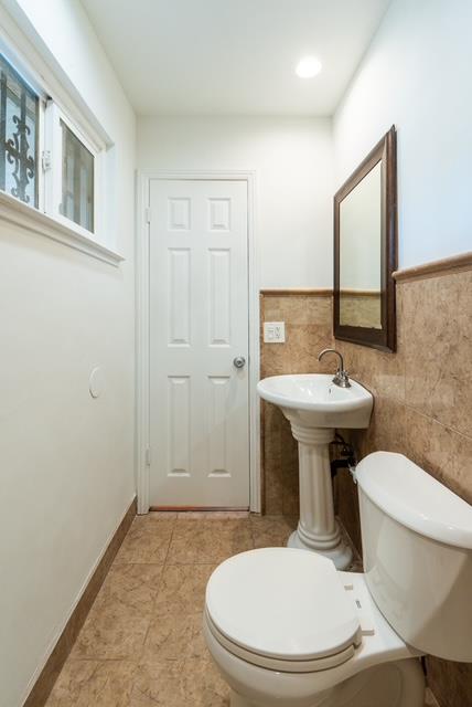 2501 W Indianapolis Ave, Fresno, CA 93705