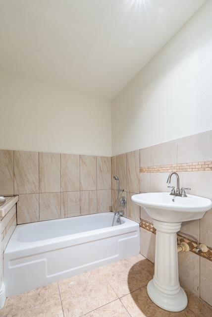 2501 W Indianapolis Ave, Fresno, CA 93705
