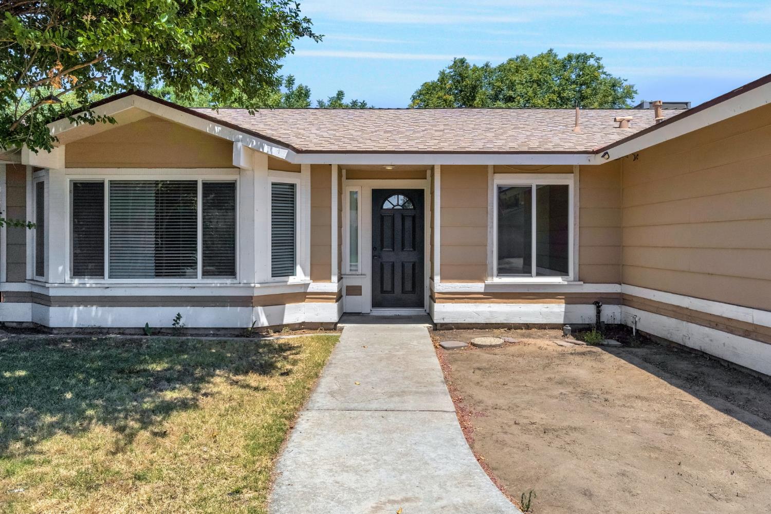 1355 Fremont Ave, Clovis, CA 93612