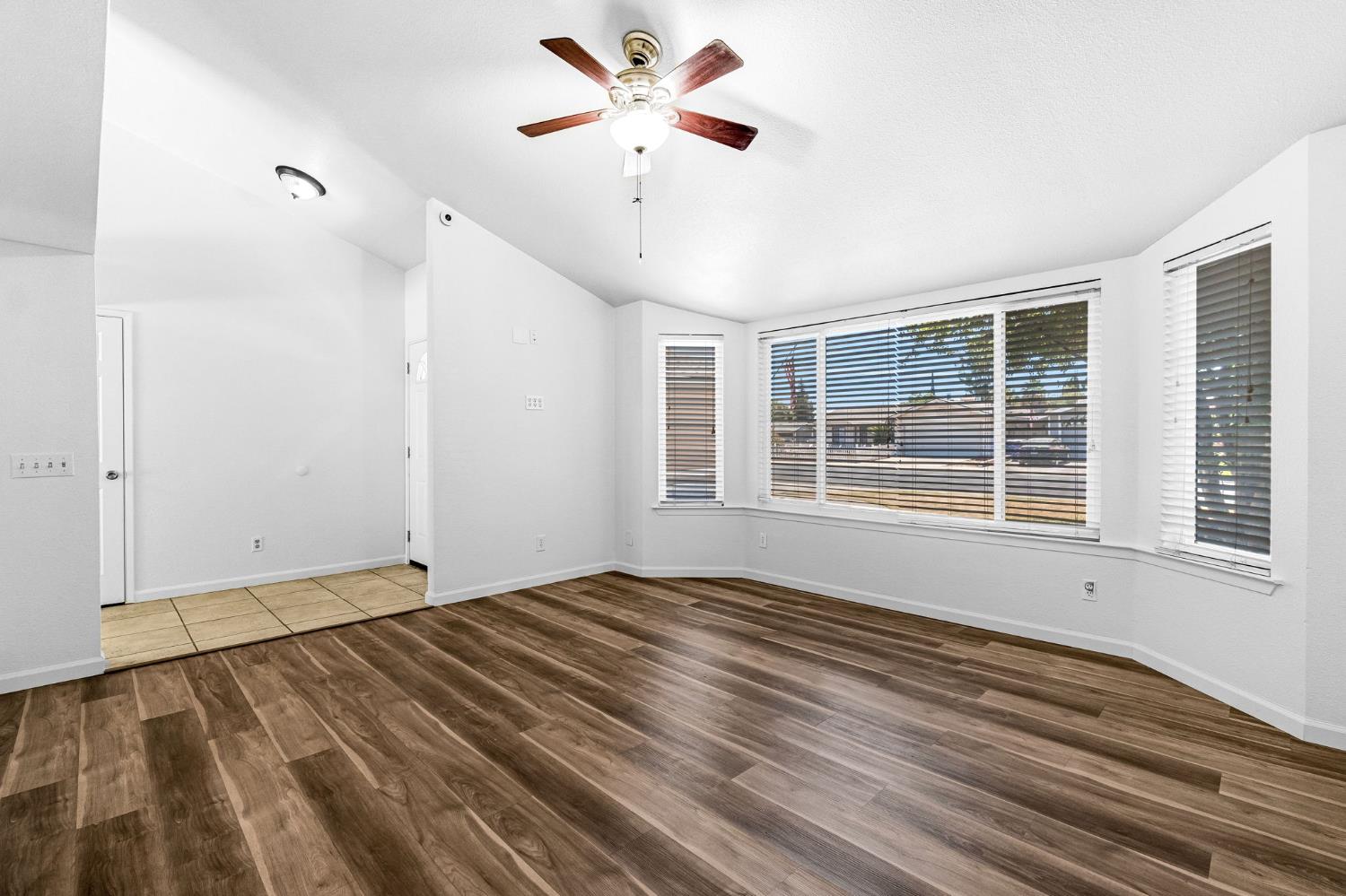 1355 Fremont Ave, Clovis, CA 93612