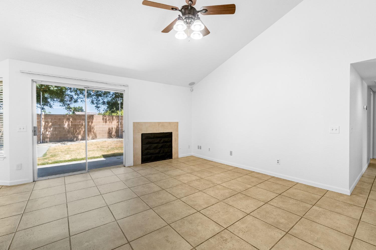 1355 Fremont Ave, Clovis, CA 93612