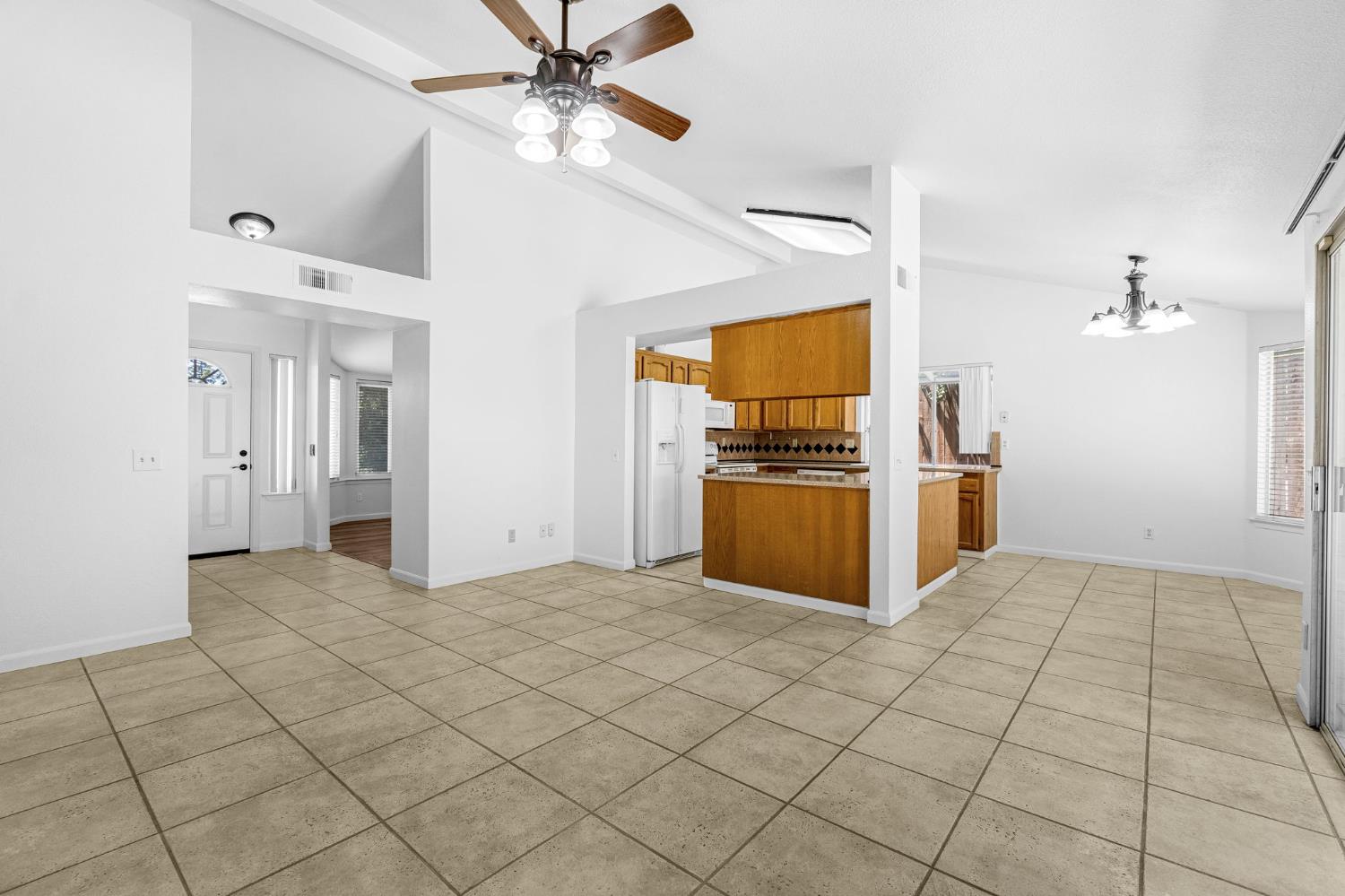 1355 Fremont Ave, Clovis, CA 93612