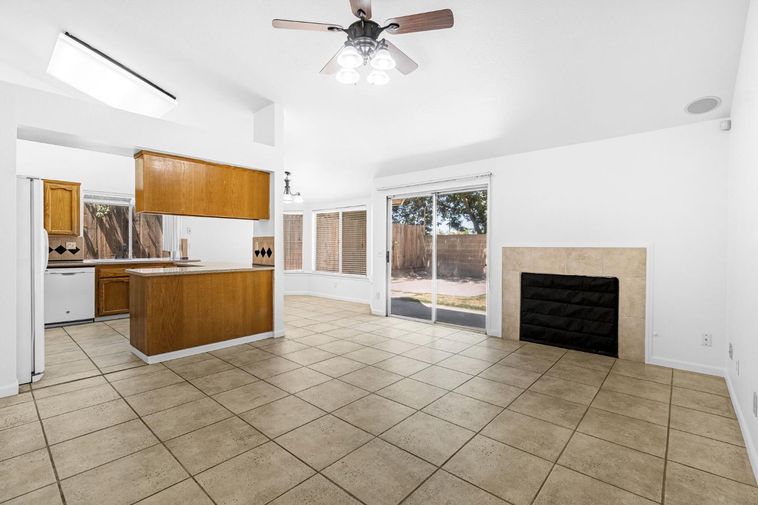 1355 Fremont Ave, Clovis, CA 93612