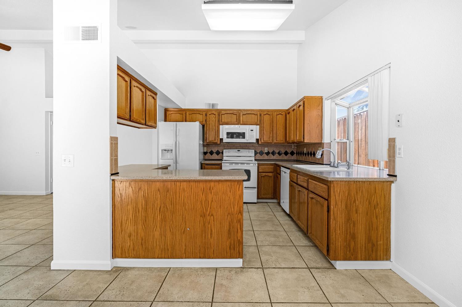 1355 Fremont Ave, Clovis, CA 93612