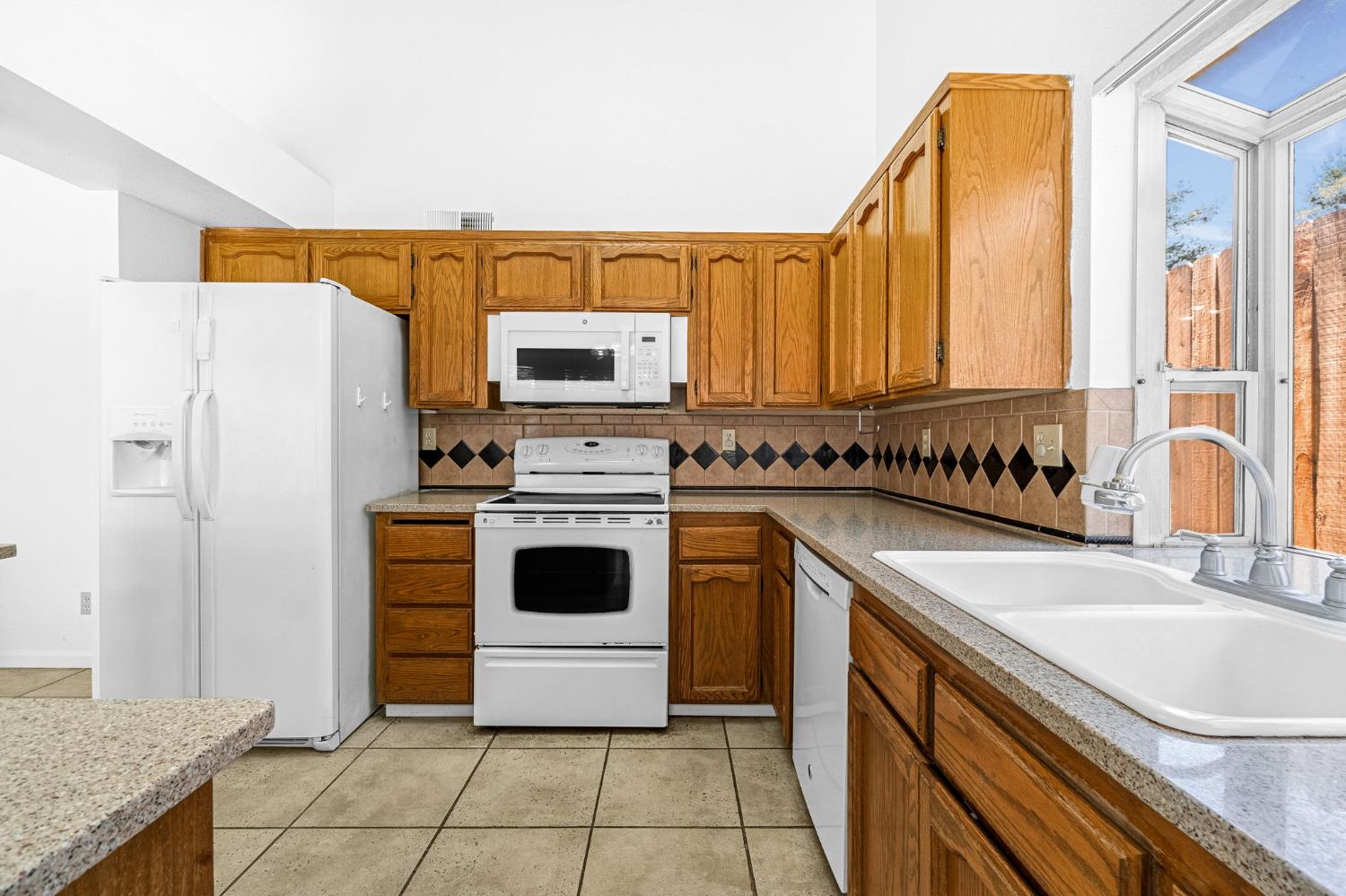 1355 Fremont Ave, Clovis, CA 93612