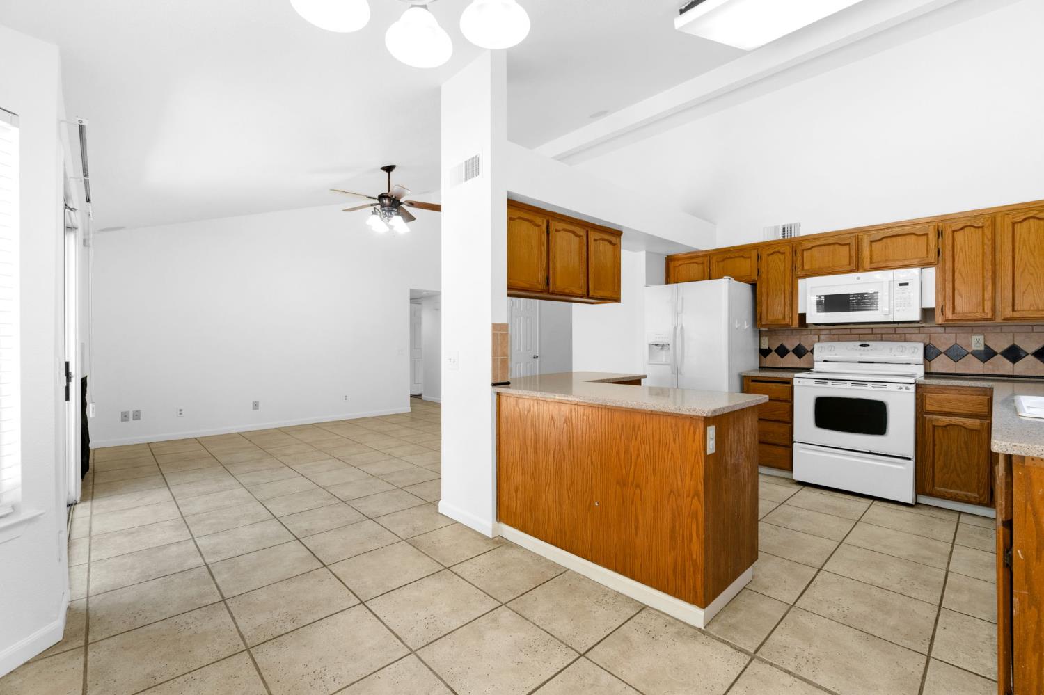 1355 Fremont Ave, Clovis, CA 93612