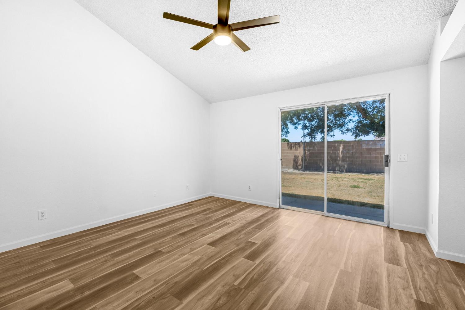 1355 Fremont Ave, Clovis, CA 93612
